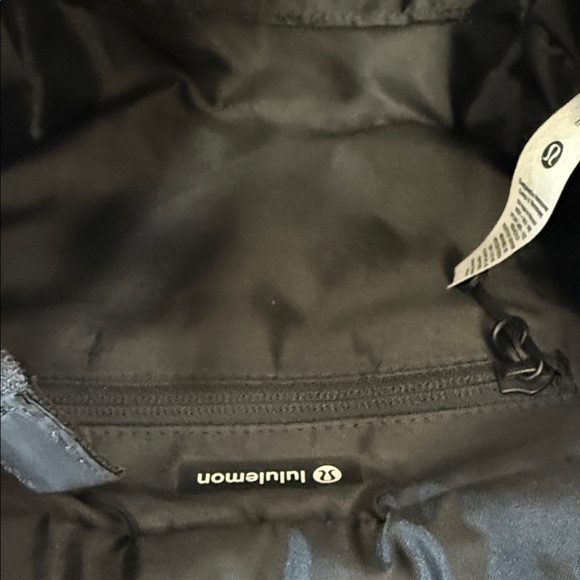 lululemon athletica Black Nylon Quilted Grid Mini 5L Crossbody/Handle Tote Bag - Picture 12 of 15